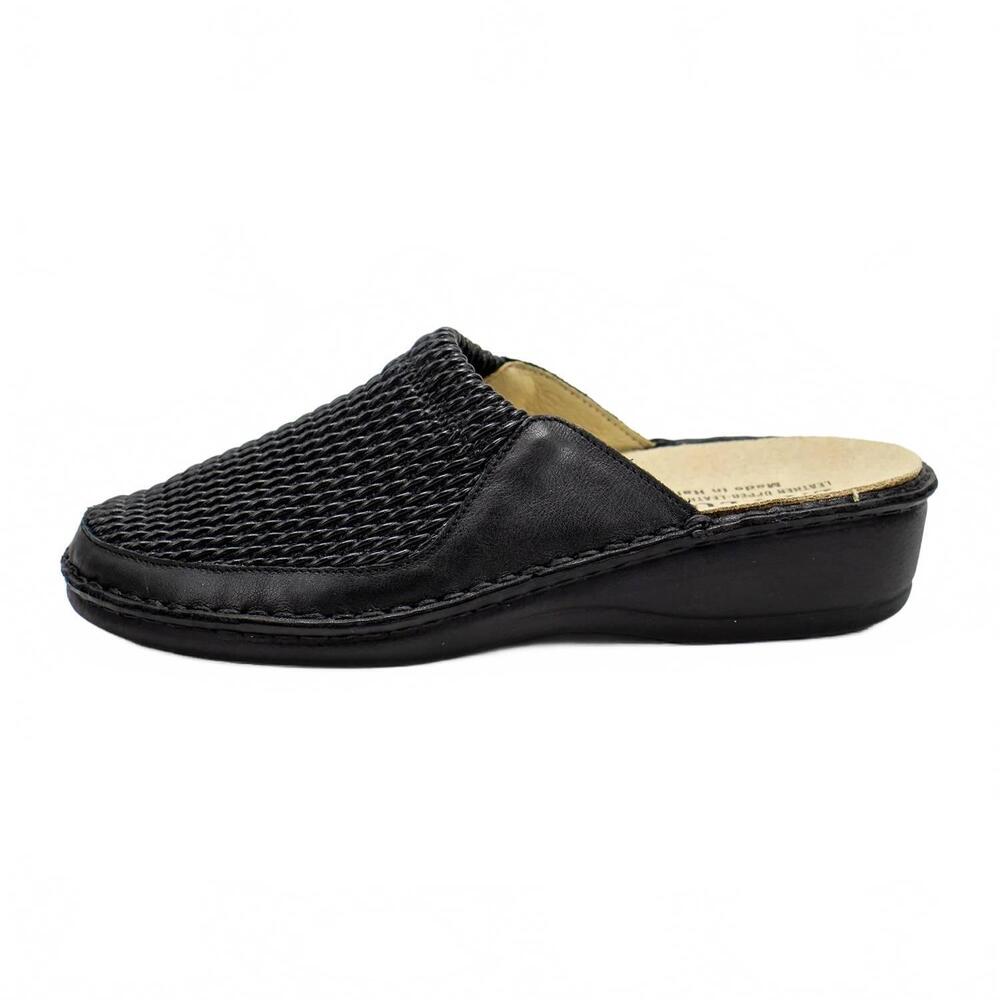 NEW LAPLUME women's flex clogs in black